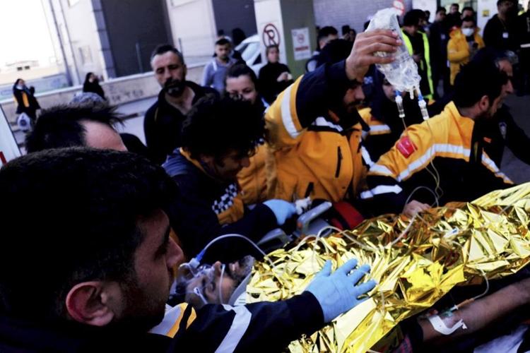 Turkey: Couple saved 296 hours after quake, but children die