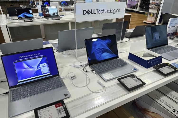 Retail sales rise a solid 0.5% in July from June as shoppers appear to shrug off tariff pressures