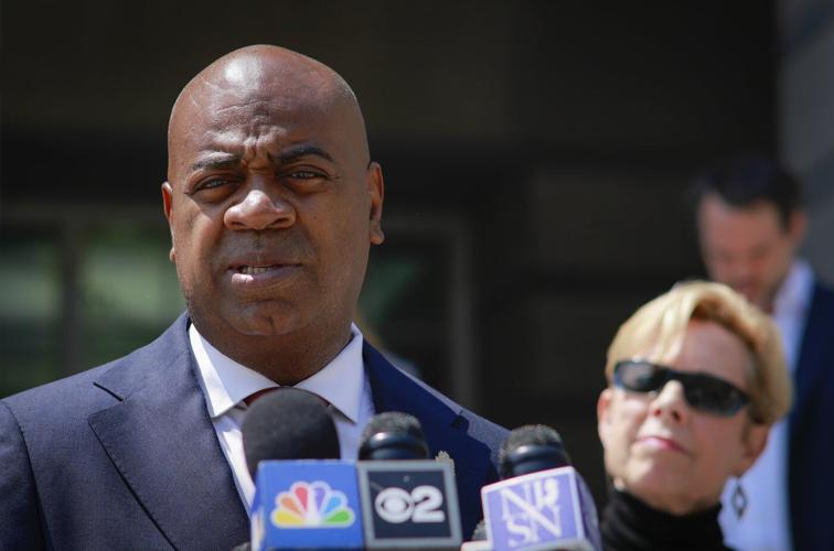 Newark mayor sues New Jersey's top federal prosecutor after arrest at immigration detention site