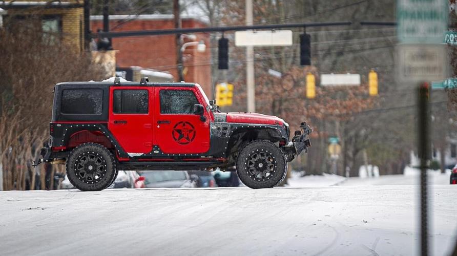 Icy blast gripping US blamed for deaths in Tennessee, as Oregon braces for another round of cold