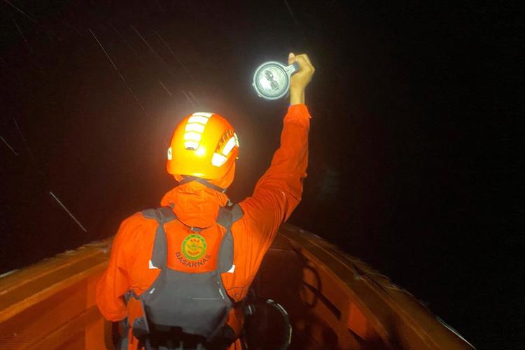 18 survive speedboat capsizing in Indonesia's Mentawai Islands