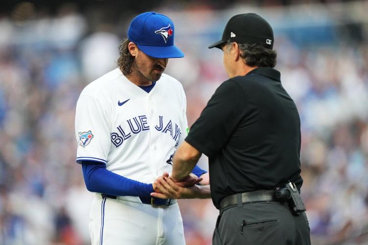 Gausman's game soars back, Guerrero struggles due to sore back