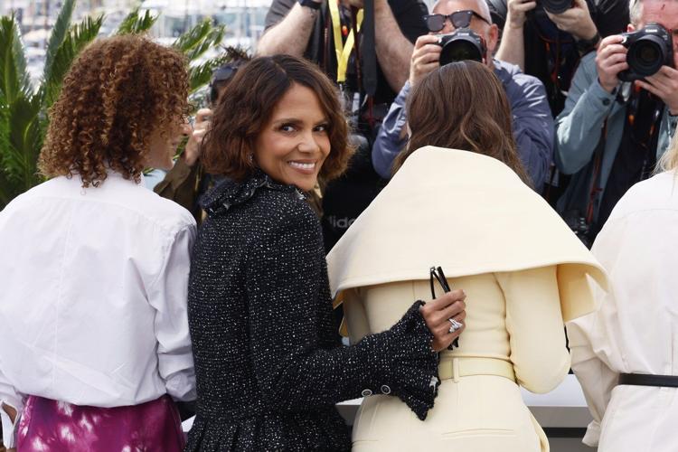 Cannes opens with Binoche's jury and De Niro getting an honorary Palme d'Or