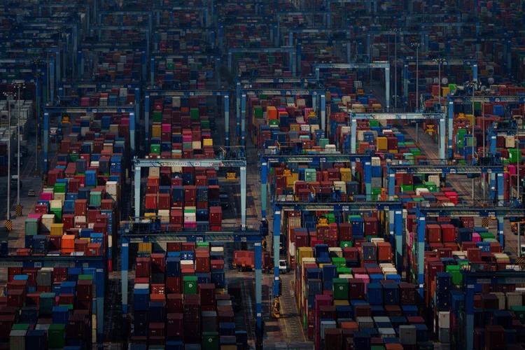 Nations preserve a plan to adopt a global fee on shipping emissions, but keep their options open