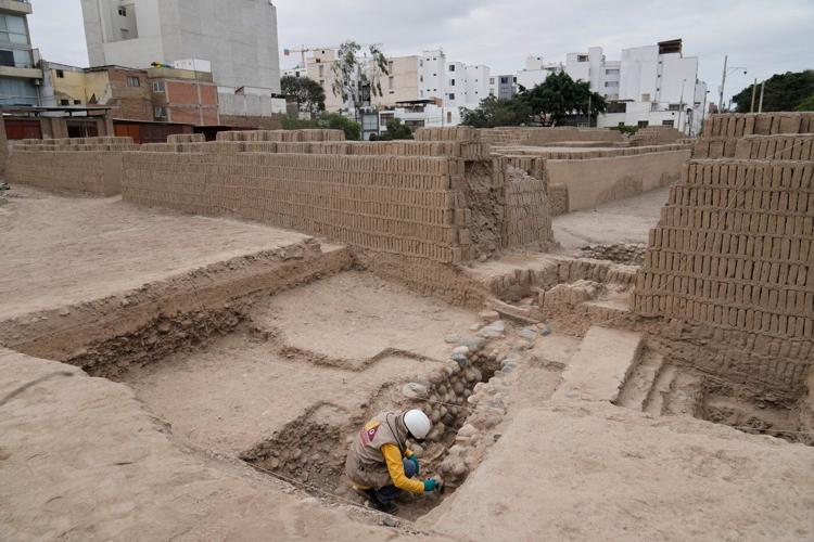 Archaeologists unveil skeletal remains believed to be ritual offering in Lima