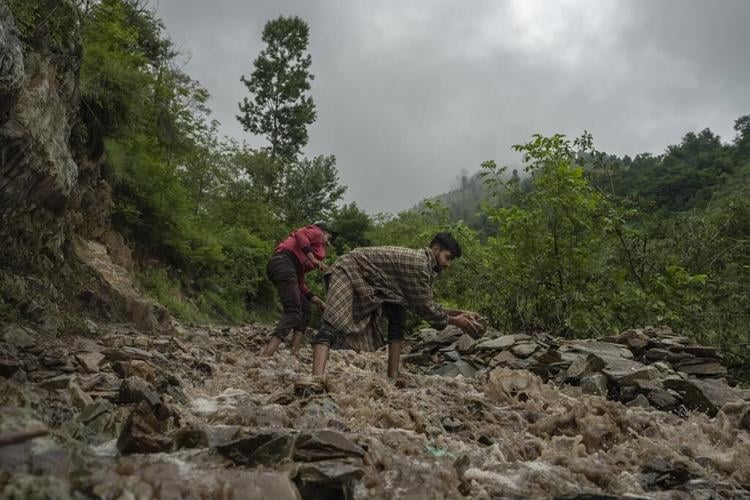 What are cloudbursts and is climate change making them more frequent?