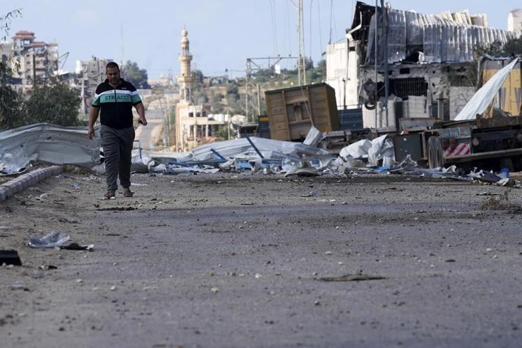Patients and staff leave Gaza's biggest hospital, and dozens are killed at a crowded refugee camp