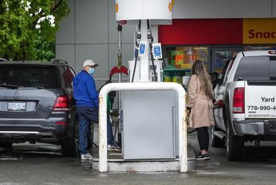 ɫtv retail sales down 0.5% in September, led by drop in sales at gas stations