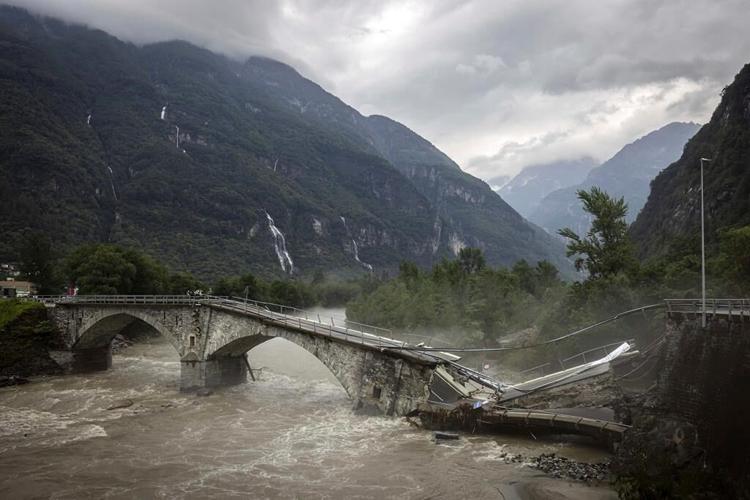 Storms in Switzerland and Italy cause flooding and landslides, leaving at least 4 people dead