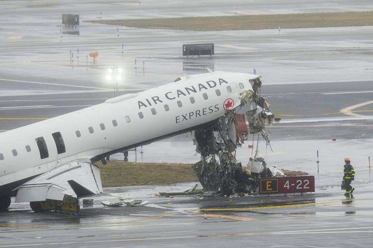 Photo-Gallery-NY-Air-Canada-Crash 14