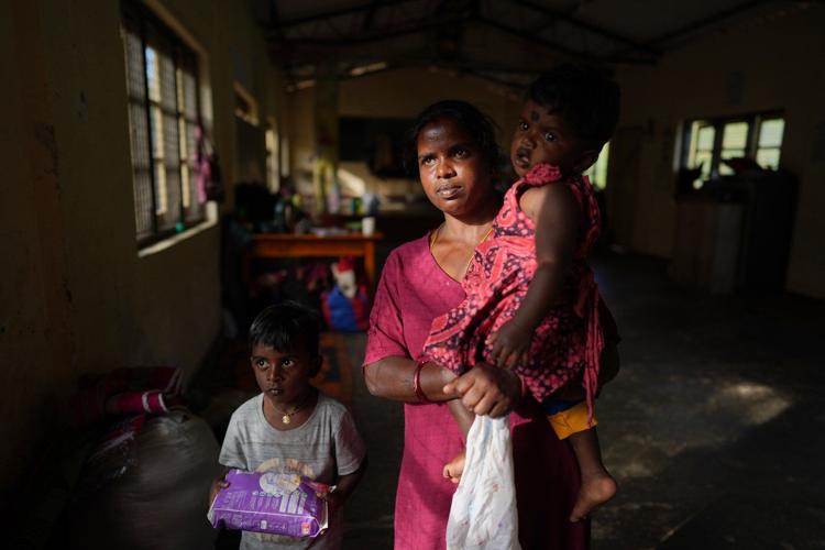 Sri Lanka tea workers struggle in poverty. Flooding cost many their lives