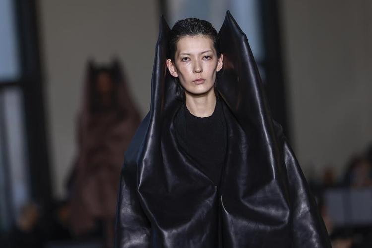 Paris Fashion Week highlights Renaissance art, eco-tanning