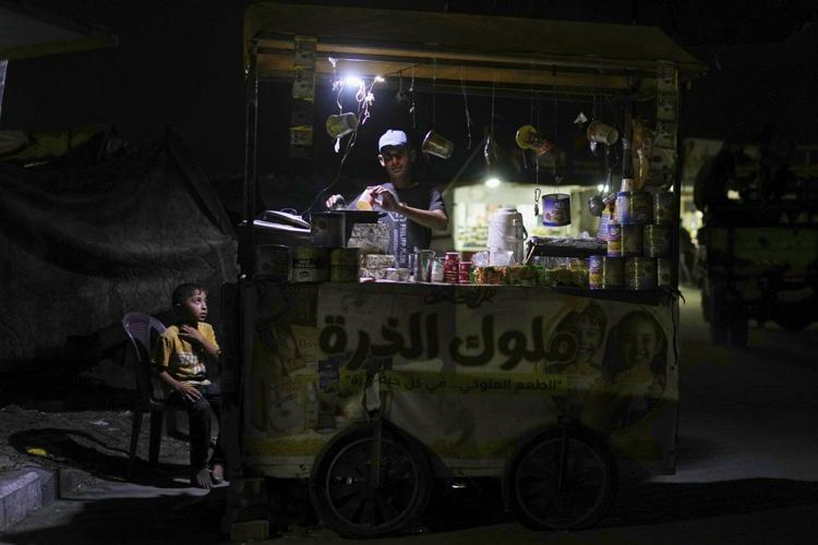 Photos in Gaza City, where the beach offers fleeting respite as war and famine grind on