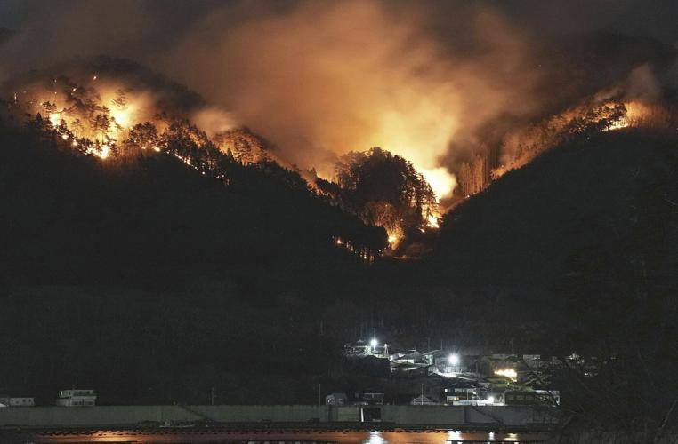 Japan fights a forest fire that has damaged dozens of homes and caused hundreds to evacuate