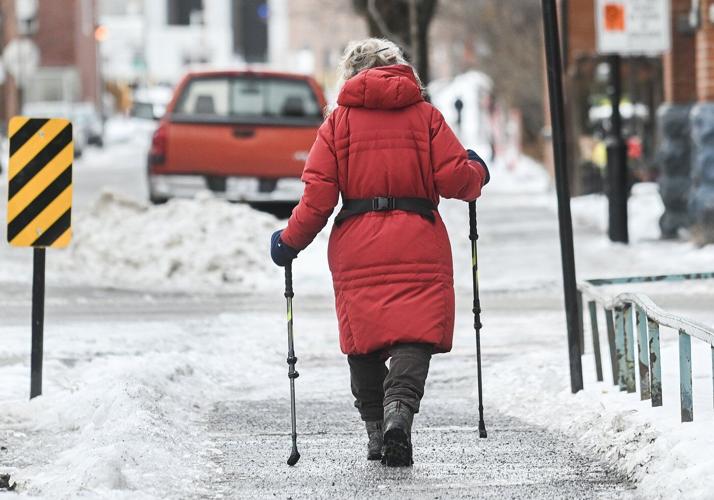 Sharp rise in 911 calls in Montreal as wintry weather hits Eastern Canada