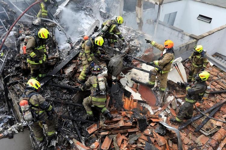 Small plane crashes in Colombian neighborhood; 8 dead
