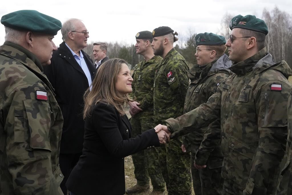 Ukrainian troops improvising medical supplies: UNIFIER training commander