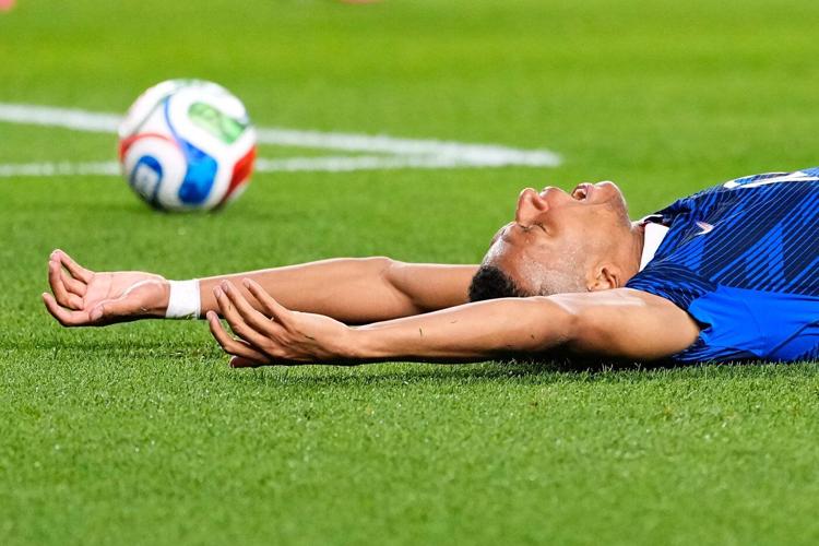 Kylian �Ѳ������é scores 2 goals to lead France to 3-0 win over Iraq and into World Cup knockout stage