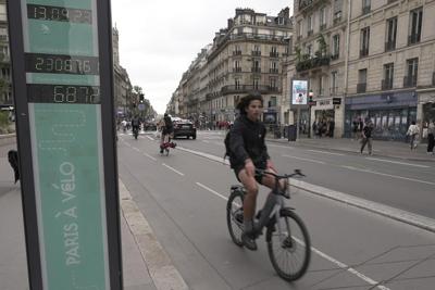 French transport minister meets cycling groups after a traffic death sparks protests