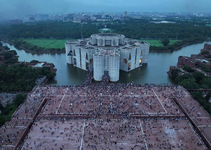 Bangladesh protesters want Nobel Peace Prize laureate Yunus to lead country after Hasina's departure