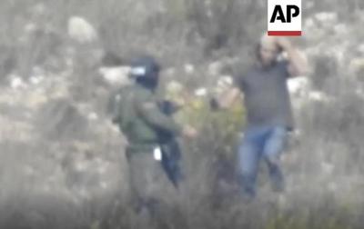 Video: Israeli guard, settler join forces in West Bank clash