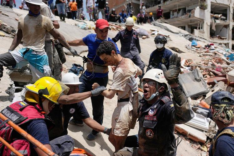 Photos show rescue efforts across earthquake-ravaged Venezuela