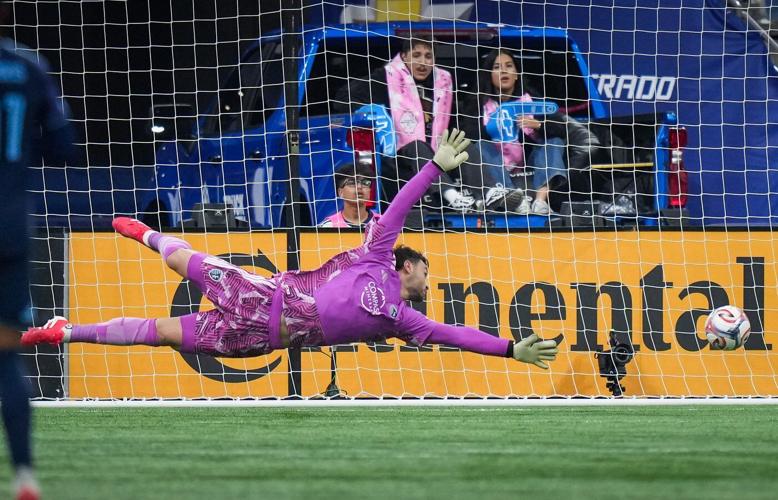 Sabbi scores, Vancouver Whitecaps blank Sporting Kansas City 3-0