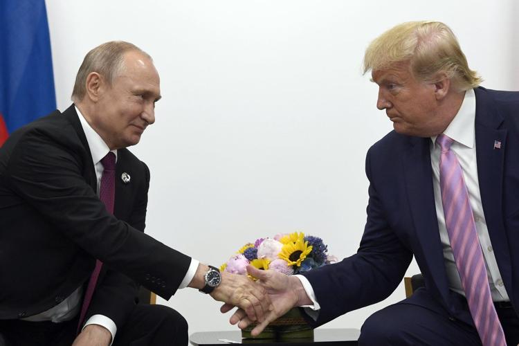 Putin gifted a portrait of Trump to the US president