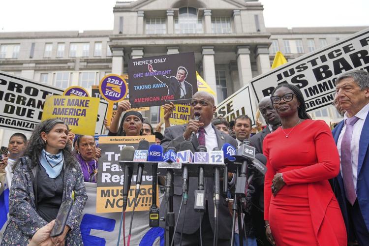 Newark mayor sues New Jersey's top federal prosecutor after arrest at immigration detention site
