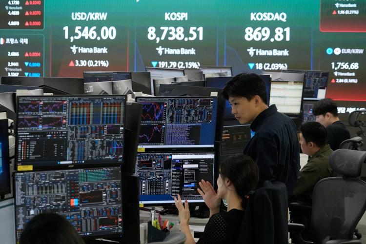 Asian shares plunge as traders sell to lock in profits after recent rallies driven by AI