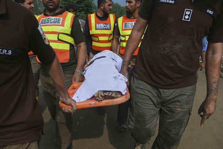 Photos of mourners and searches for the missing from flash floods in Pakistan and India