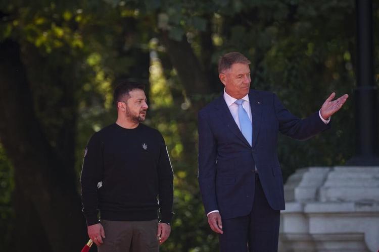 Ukraine's Zelenskyy visits neighboring Romania to discuss security and boost ties