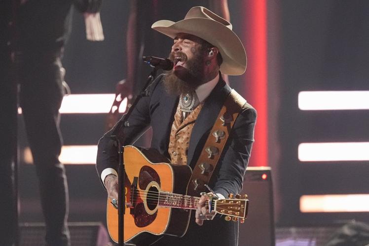 Chris Stapleton scores big early wins at the Country Music Association Awards