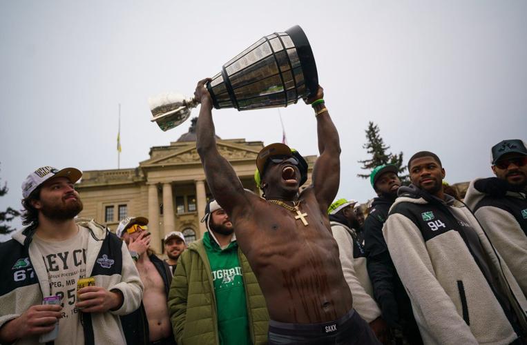 'Not a dream': Grey Cup champions Saskatchewan Roughriders hold parade in Regina