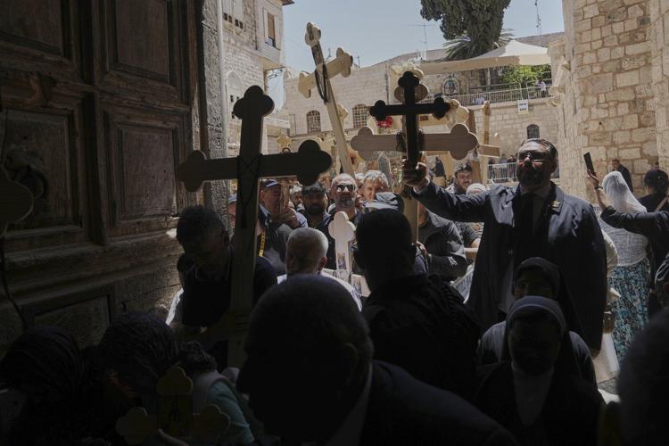 PHOTO COLLECTION: Good Friday Around the World