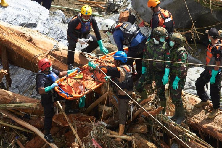 Over 800 people are still missing after flooding in Indonesia, Sri Lanka and Thailand