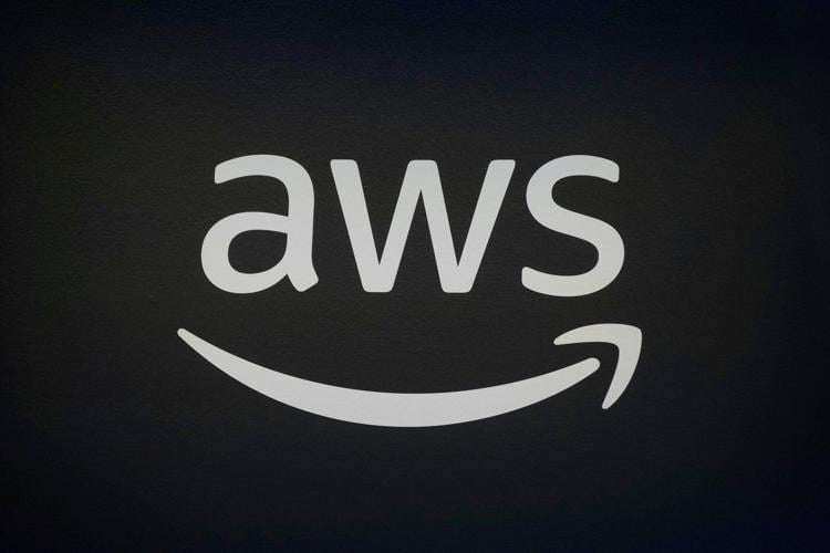 Amazon cloud outage takes down many online services around the world