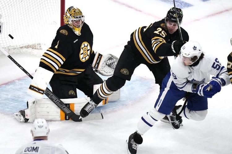 Knies scores in OT, Leafs top Bruins 2-1 to stay alive