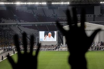 Pope heads to Papua New Guinea after final Mass in Indonesia before an overflow crowd of 100,000