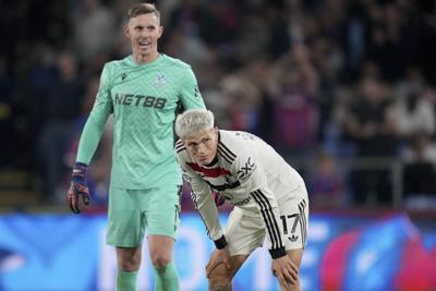 Diaz strikes twice, Liverpool tops the Premier League while Newcastle loses at Fulham