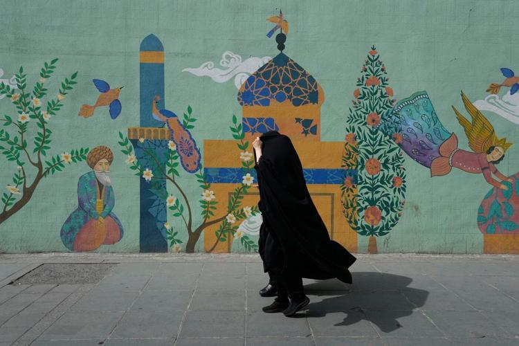 Talks stumble as Iran's top diplomat leaves Pakistan and Trump says he told envoys not to go