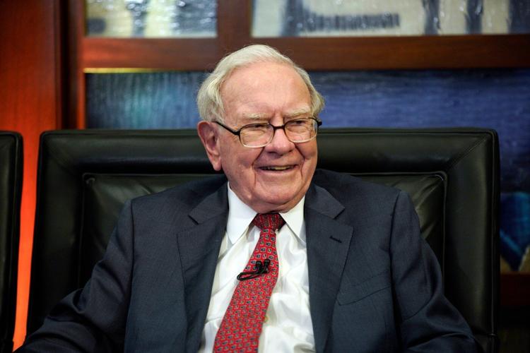 Some Warren Buffett wisdom on his last day leading Berkshire Hathaway
