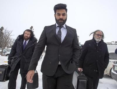 Accident des Broncos: l'avocate du camionneur conteste la validité du procès