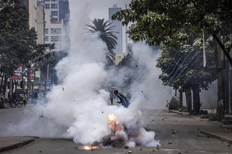 Police in Kenya use tear gas to break up new protests calling for the president to resign