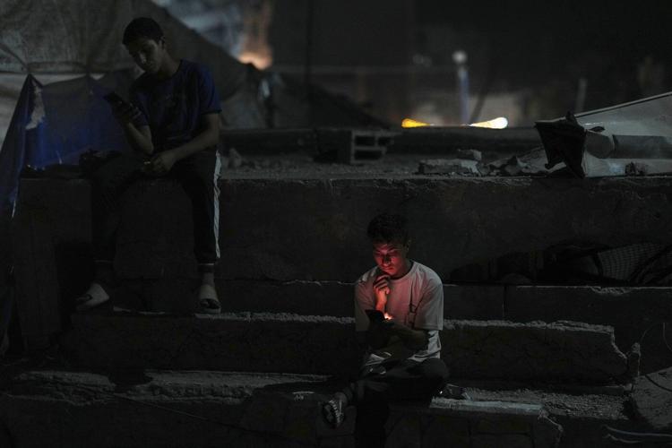 Photos in Gaza City, where the beach offers fleeting respite as war and famine grind on