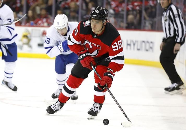 Matthews' power-play goal lifts Leafs over Devils