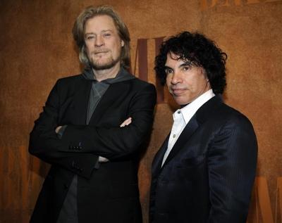 Judge extends pause on John Oates' sale of stake in business with Daryl Hall as arbitration proceeds