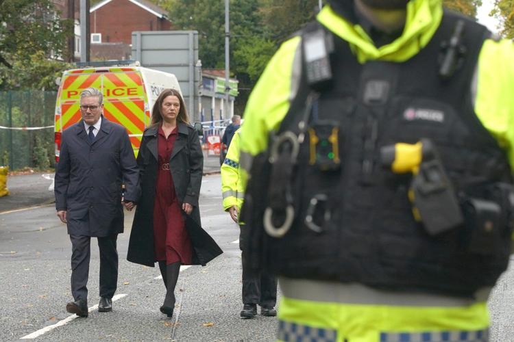 Police question 6 suspects over deadly Manchester synagogue attack