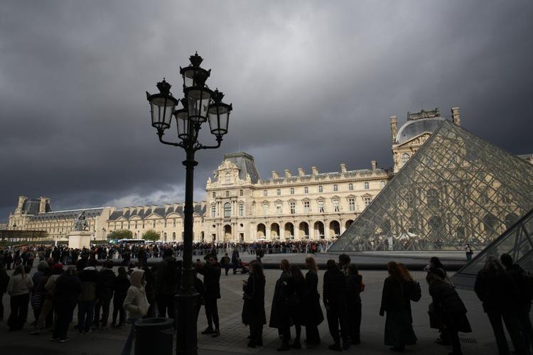 Paris prosecutor says 2 suspects in the Louvre jewel heist admit their involvement
