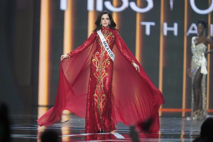 Miss Mexico is crowned Miss Universe at a pageant where she stood up to a host's bullying